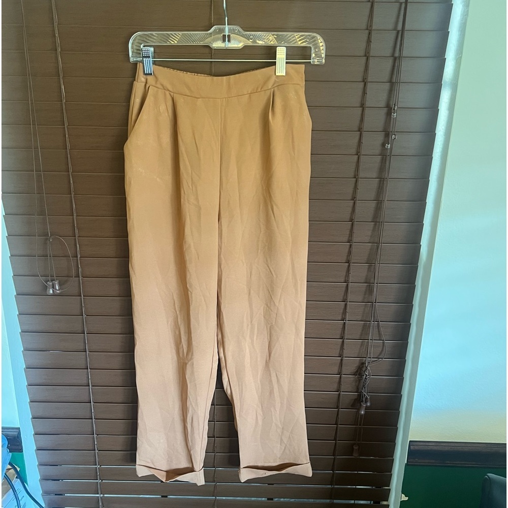 Small pants like a rust color.  Lighting has the color wrong - Picture 2 of 2